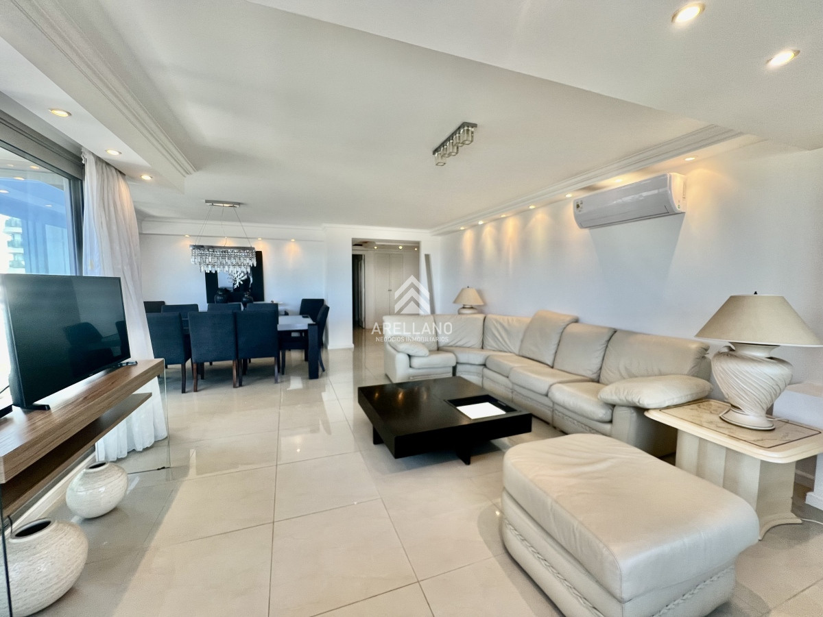 Apartamento ID.3656 - Venta apartamento 3 dormitorios y dependencia Brava 