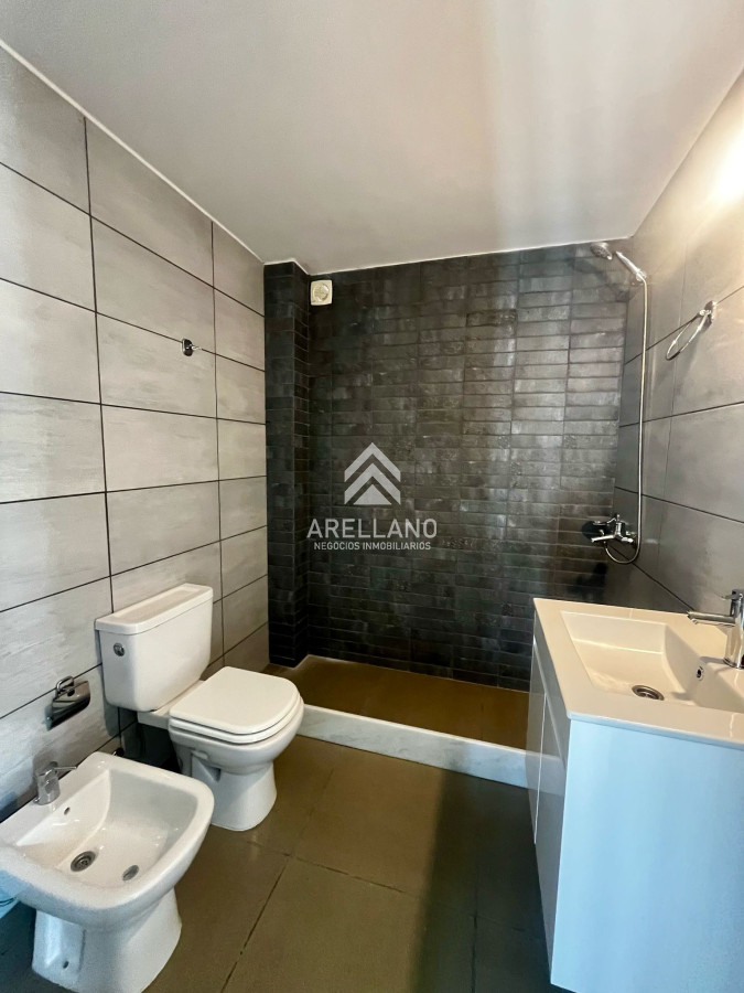 Casa ID.5353 - CASA EN VENTA 3 DORMITORIOS PARQUE BURNETT