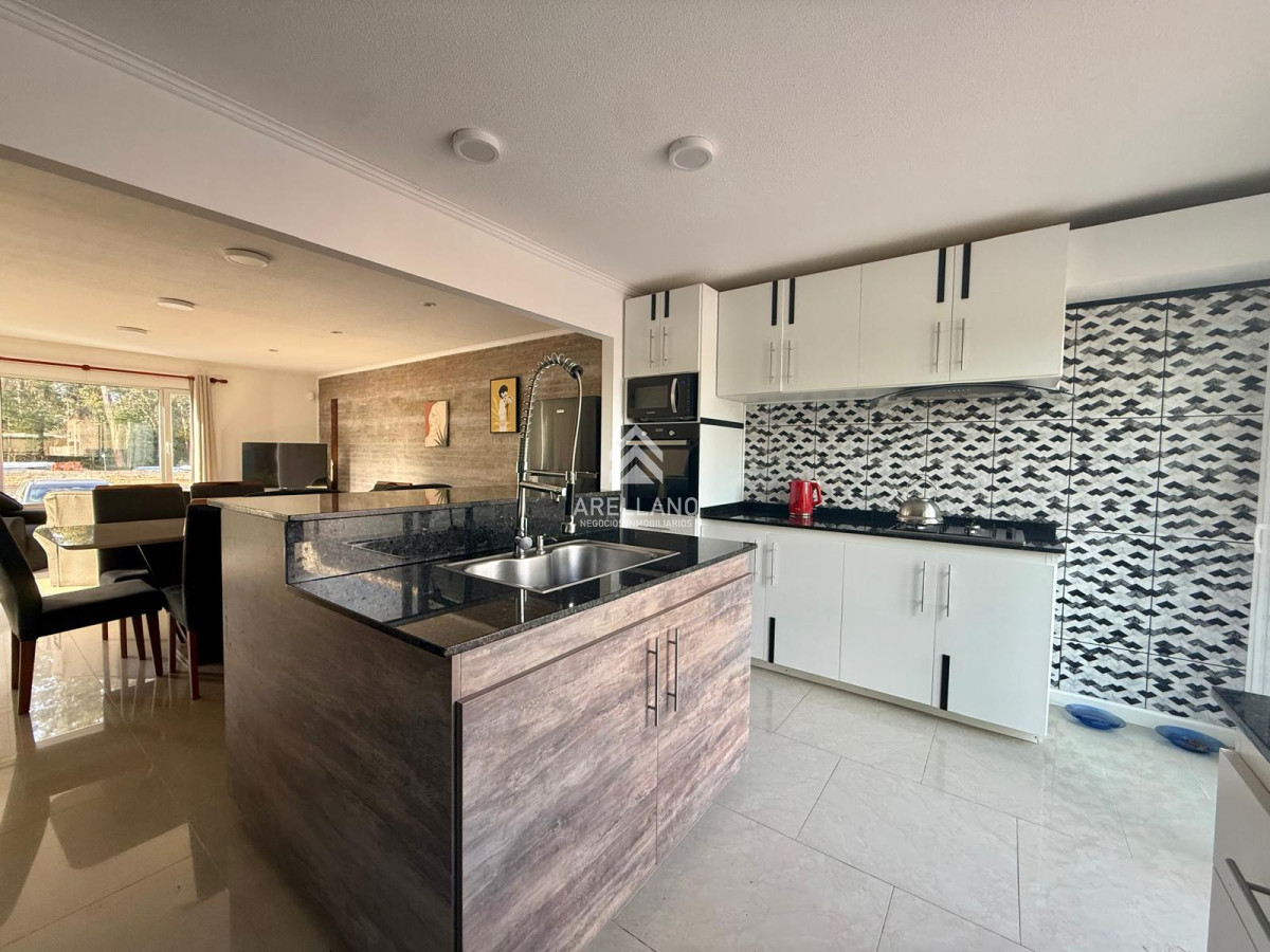 Casa ID.3899 - Venta casa 3 dormitorios en Parque Burnett 