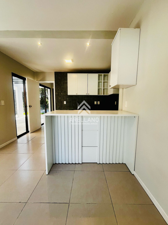 Casa ID.5353 - CASA EN VENTA 3 DORMITORIOS PARQUE BURNETT