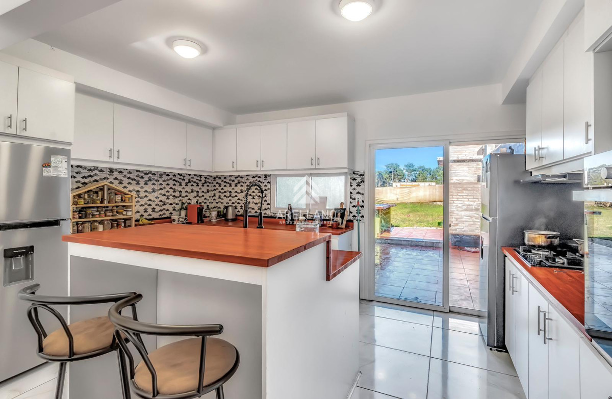 Casa ID.3899 - Venta casa 3 dormitorios en Parque Burnett 