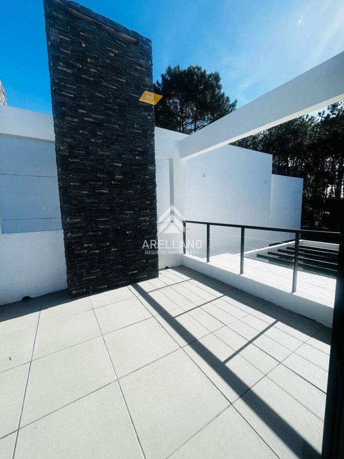 Casa ID.5353 - CASA EN VENTA 3 DORMITORIOS PARQUE BURNETT