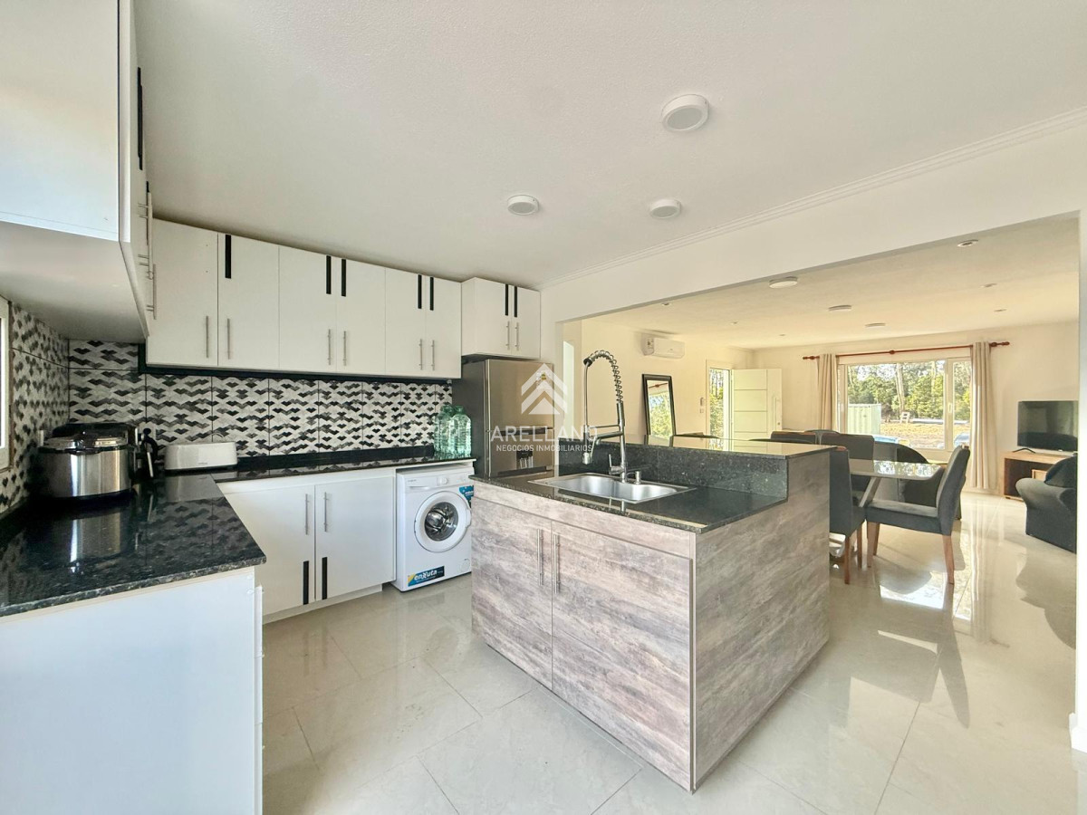 Casa ID.3899 - Venta casa 3 dormitorios en Parque Burnett 