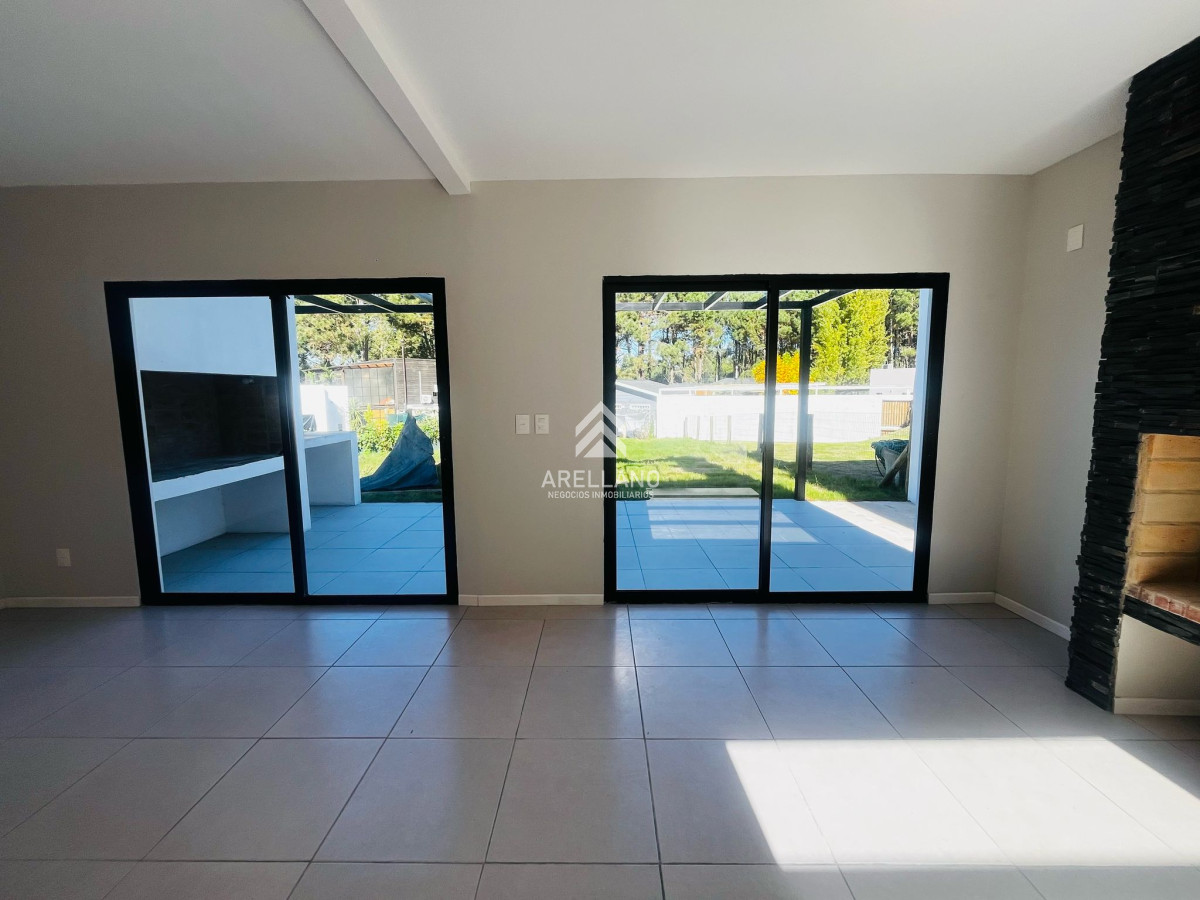Casa ID.5353 - CASA EN VENTA 3 DORMITORIOS PARQUE BURNETT