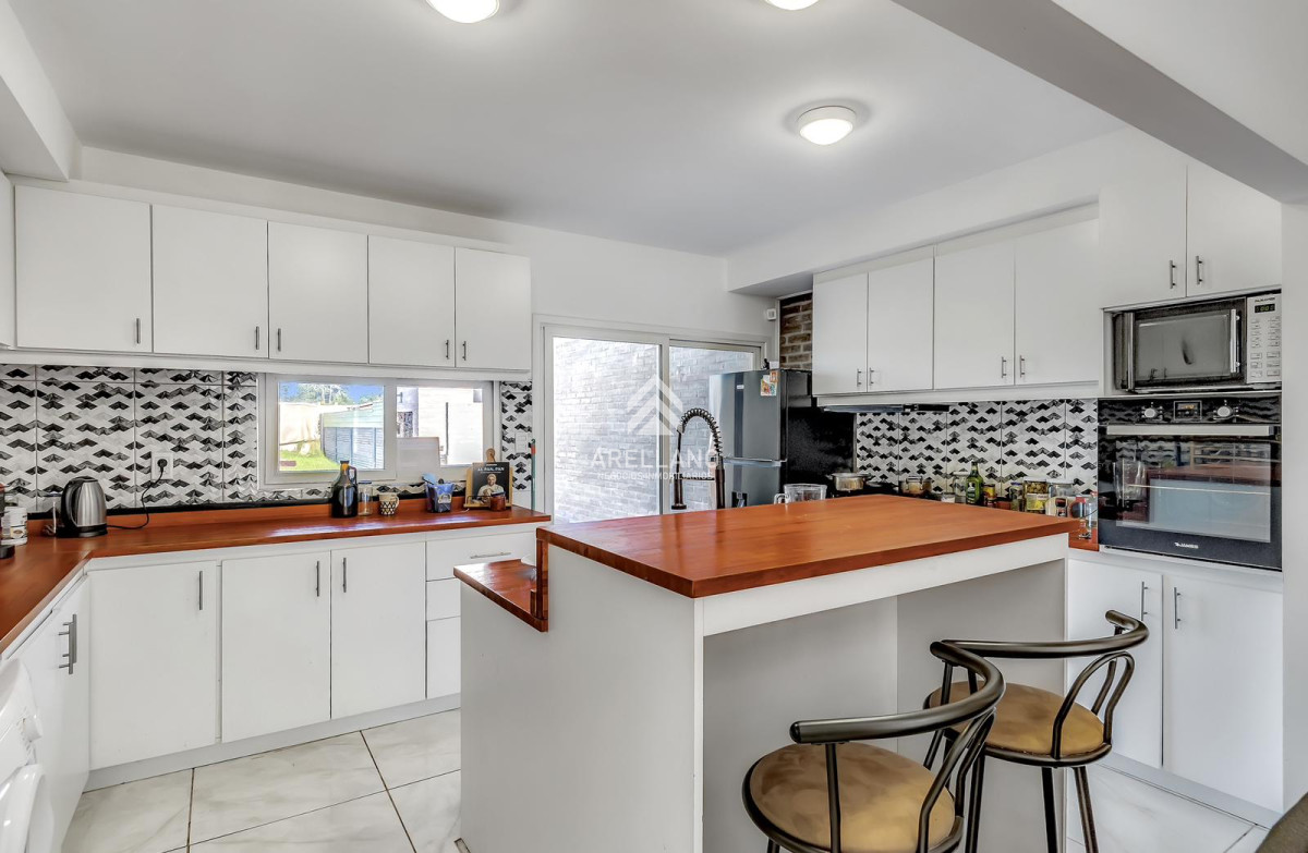 Casa ID.3899 - Venta casa 3 dormitorios en Parque Burnett 