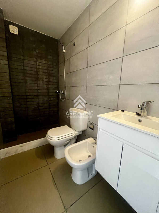 Casa ID.5353 - CASA EN VENTA 3 DORMITORIOS PARQUE BURNETT