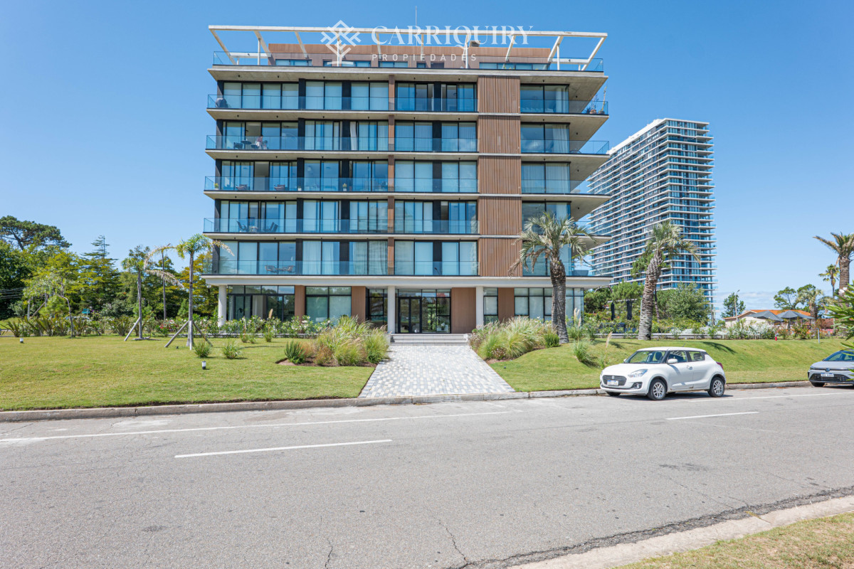 Apartamento ID.9481/-venta-MILLENIUM-TOWER-mansa-frente-al-mar-tres-suites-y-dependencias - Apartamento en venta playa Mansa Punta del Este