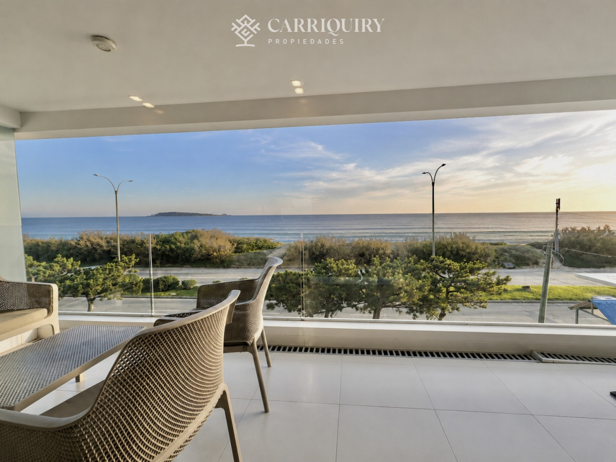 Apartamento ID.10111 - Apartamento en venta 2 dormitorios-primera linea Playa Mansa.