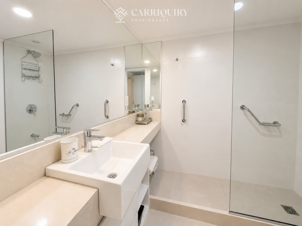 Apartamento ID.10111 - Apartamento en venta 2 dormitorios-primera linea Playa Mansa.