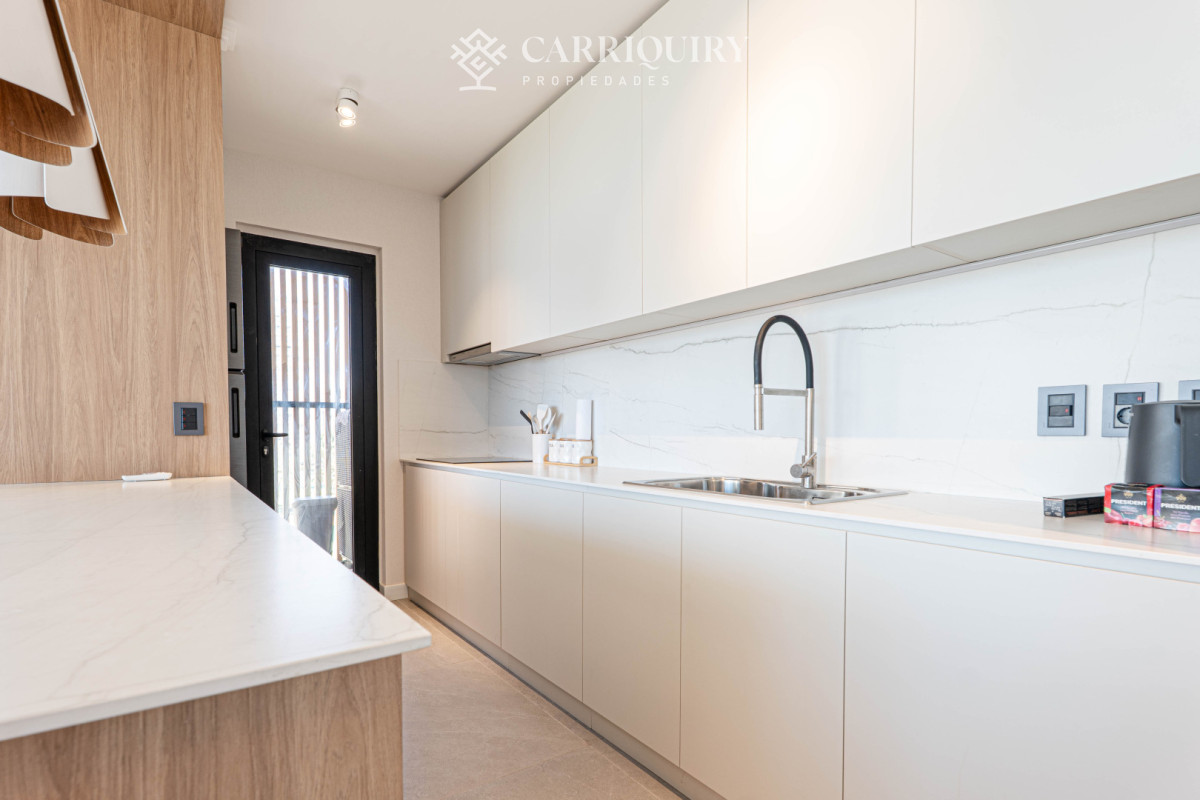 Apartamento ID.9481/-venta-MILLENIUM-TOWER-mansa-frente-al-mar-tres-suites-y-dependencias - Apartamento en venta playa Mansa Punta del Este