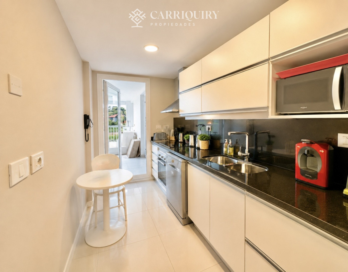 Apartamento ID.10111 - Apartamento en venta 2 dormitorios-primera linea Playa Mansa.