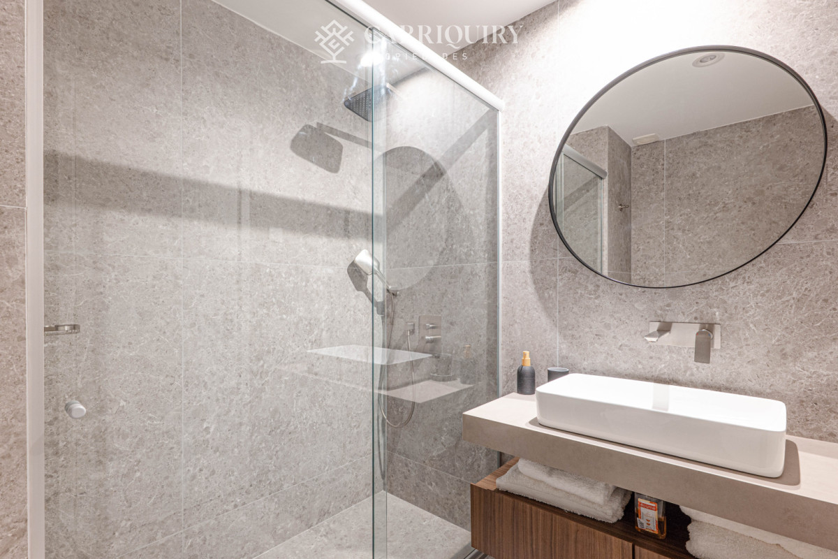 Apartamento ID.9481/-venta-MILLENIUM-TOWER-mansa-frente-al-mar-tres-suites-y-dependencias - Apartamento en venta playa Mansa Punta del Este