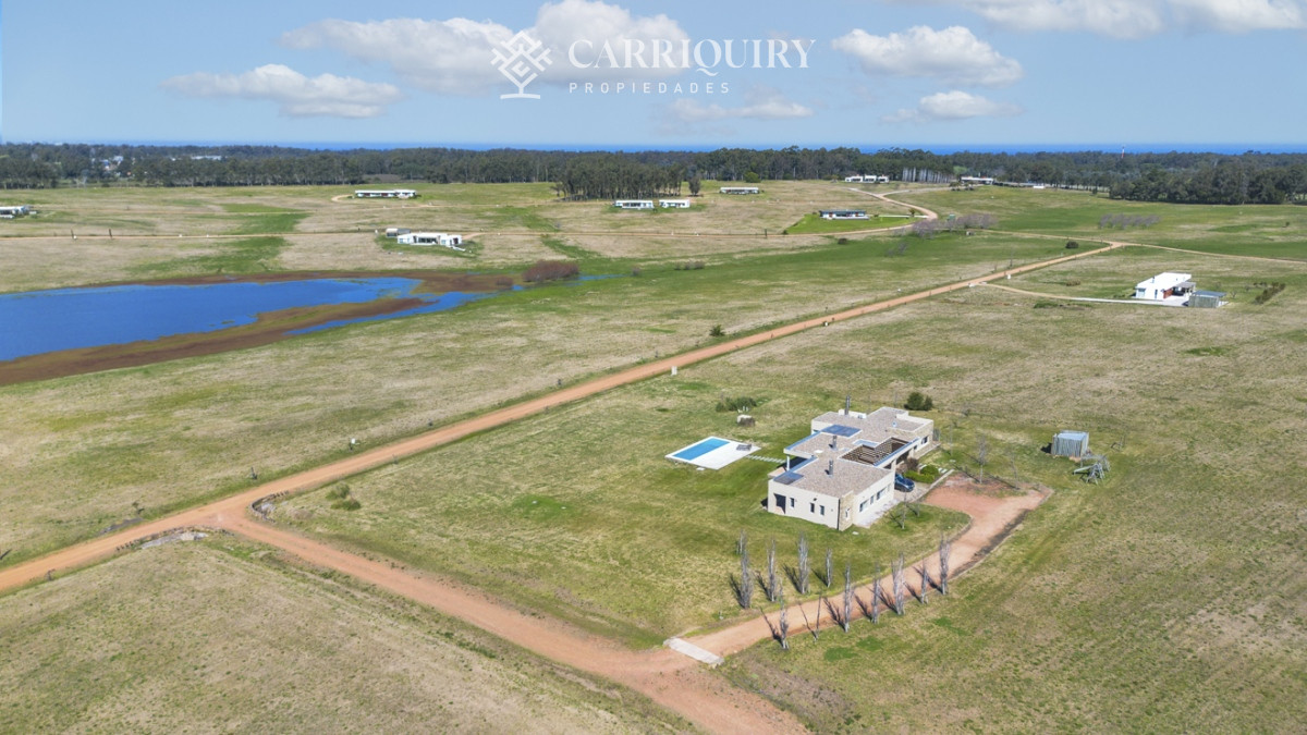 Casa ID.9591/Casa-en-venta-5-dormitorios - Casa en venta en Laguna de los Cisnes