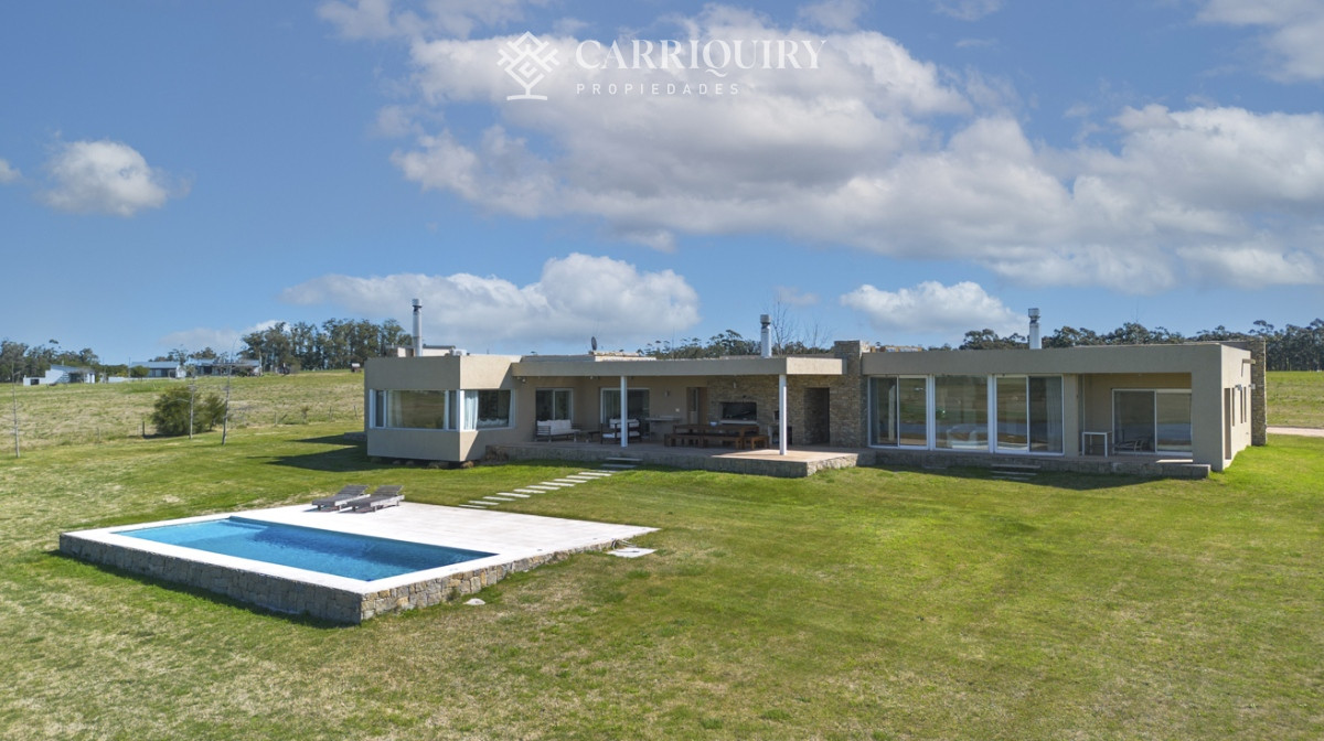 Casa ID.9591/Casa-en-venta-5-dormitorios - Casa en venta en Laguna de los Cisnes
