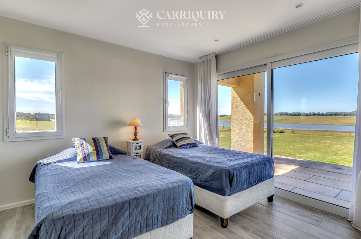 Casa ID.9591/Casa-en-venta-5-dormitorios - Casa en venta en Laguna de los Cisnes