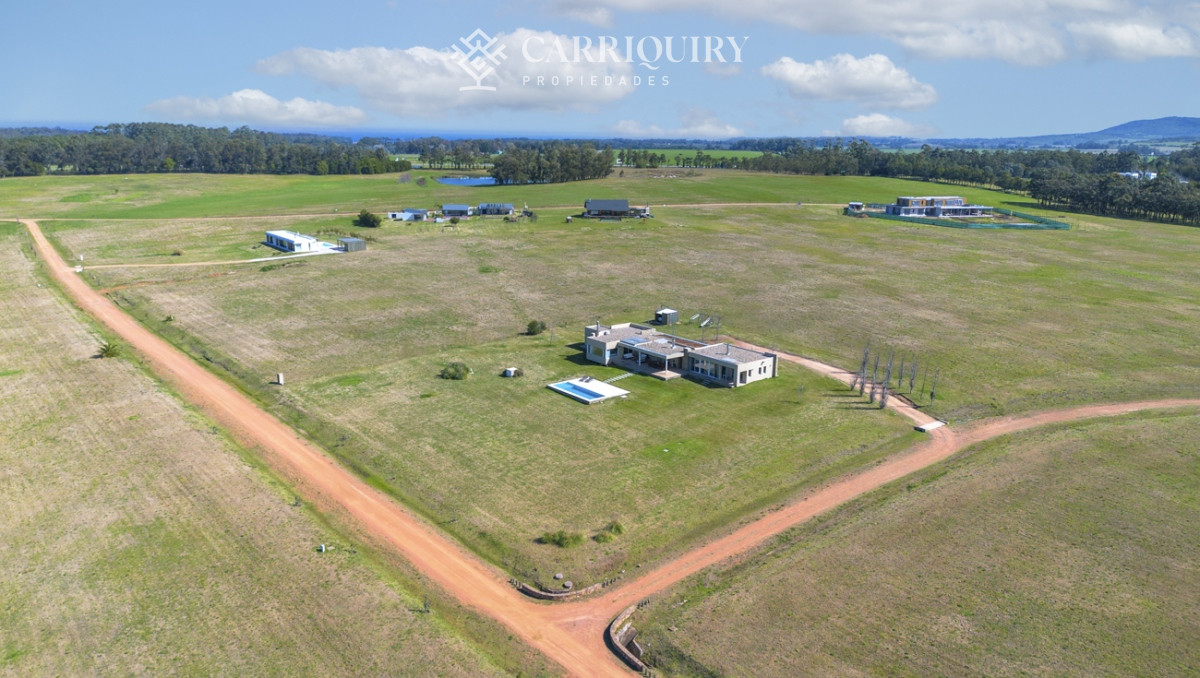 Casa ID.9591/Casa-en-venta-5-dormitorios - Casa en venta en Laguna de los Cisnes