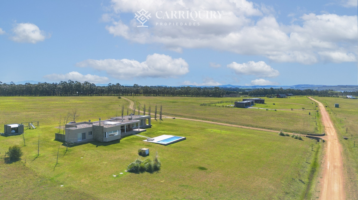 Casa ID.9591/Casa-en-venta-5-dormitorios - Casa en venta en Laguna de los Cisnes