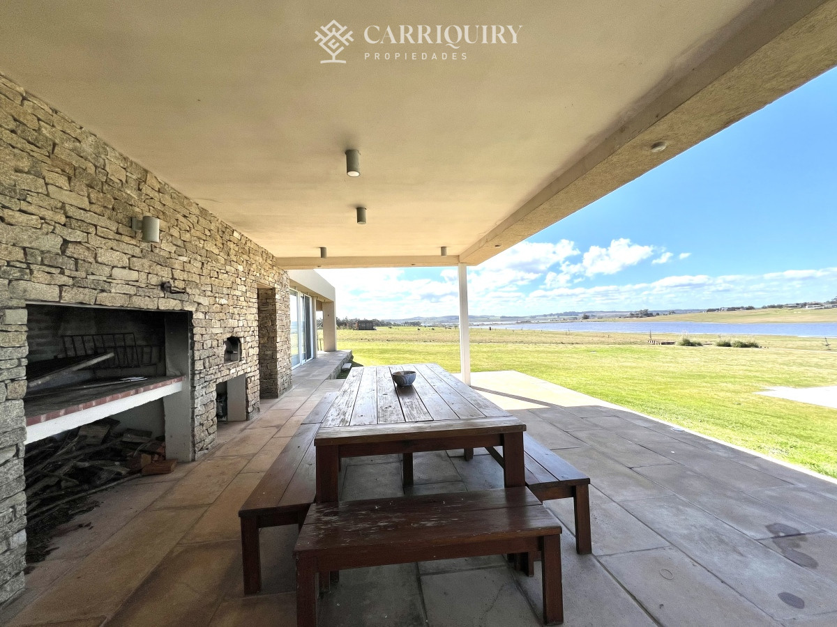 Casa ID.9591/Casa-en-venta-5-dormitorios - Casa en venta en Laguna de los Cisnes