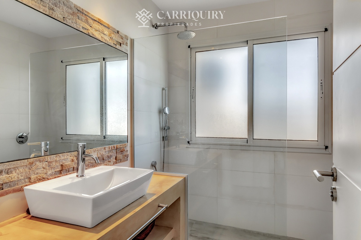 Casa ID.9591/Casa-en-venta-5-dormitorios - Casa en venta en Laguna de los Cisnes