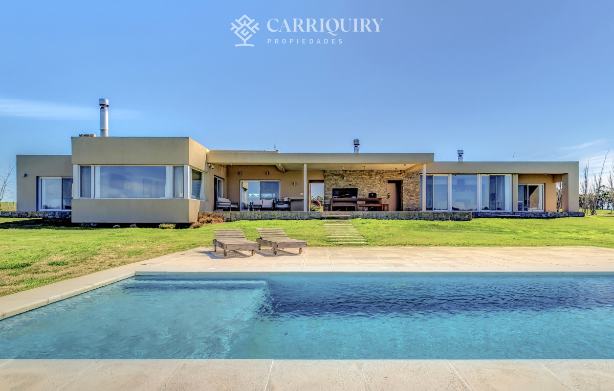 Casa ID.9591/Casa-en-venta-5-dormitorios - Casa en venta en Laguna de los Cisnes
