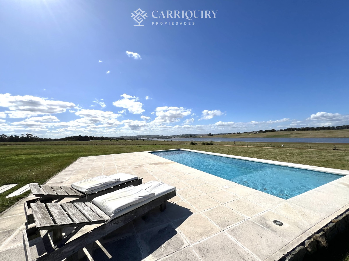 Casa ID.9591/Casa-en-venta-5-dormitorios - Casa en venta en Laguna de los Cisnes
