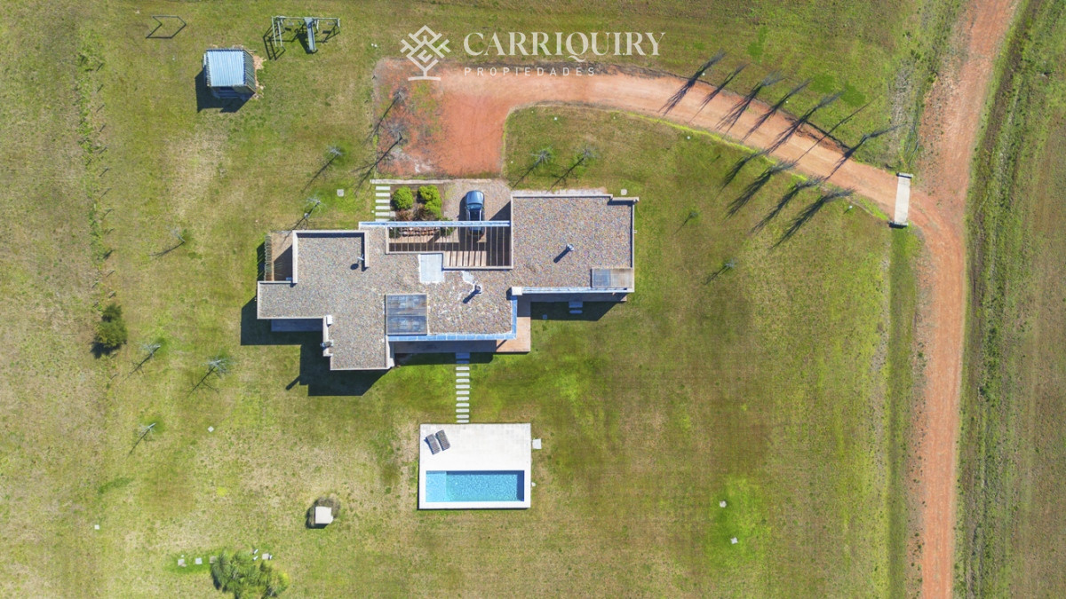 Casa ID.9591/Casa-en-venta-5-dormitorios - Casa en venta en Laguna de los Cisnes