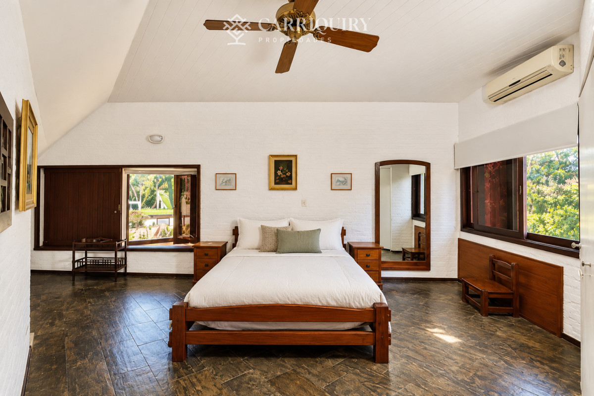Casa ID.10053 - Espectacular casa en venta en playa mansa 