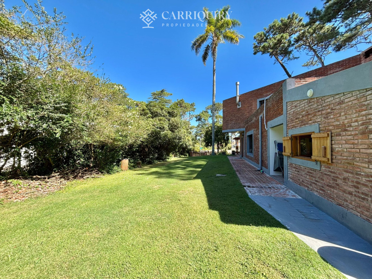 Casa ID.10053 - Espectacular casa en venta en playa mansa 