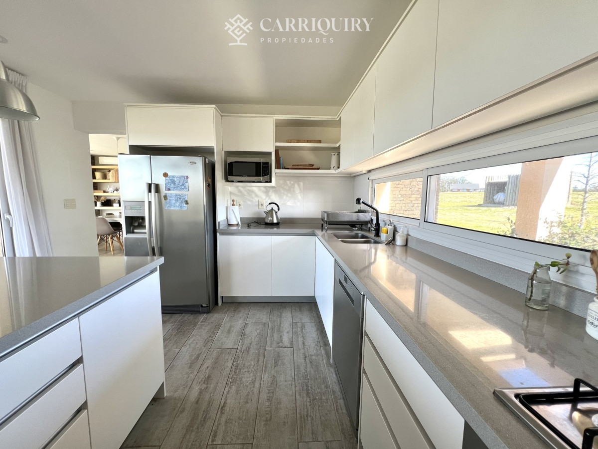 Casa ID.9591/Casa-en-venta-5-dormitorios - Casa en venta en Laguna de los Cisnes