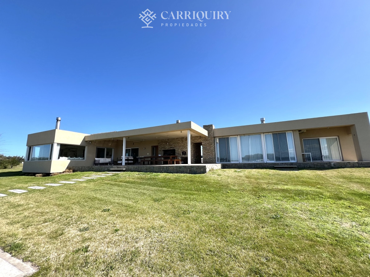Casa ID.9591/Casa-en-venta-5-dormitorios - Casa en venta en Laguna de los Cisnes