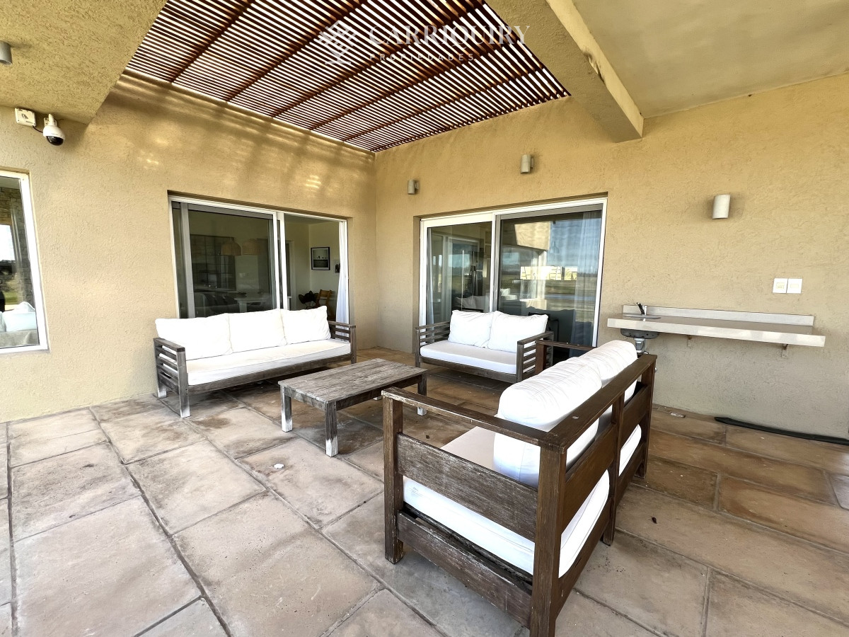 Casa ID.9591/Casa-en-venta-5-dormitorios - Casa en venta en Laguna de los Cisnes