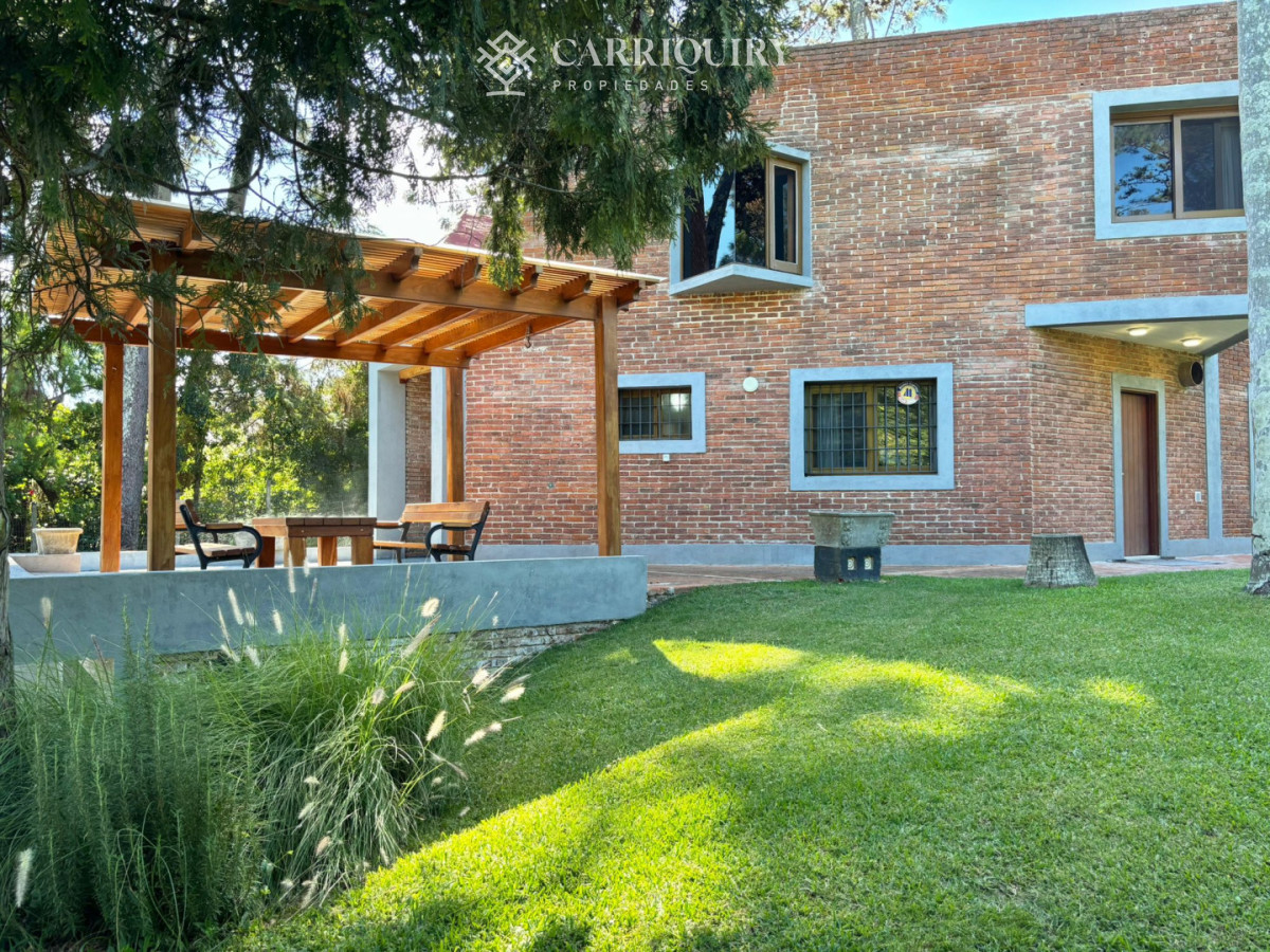 Casa ID.10053 - Espectacular casa en venta en playa mansa 
