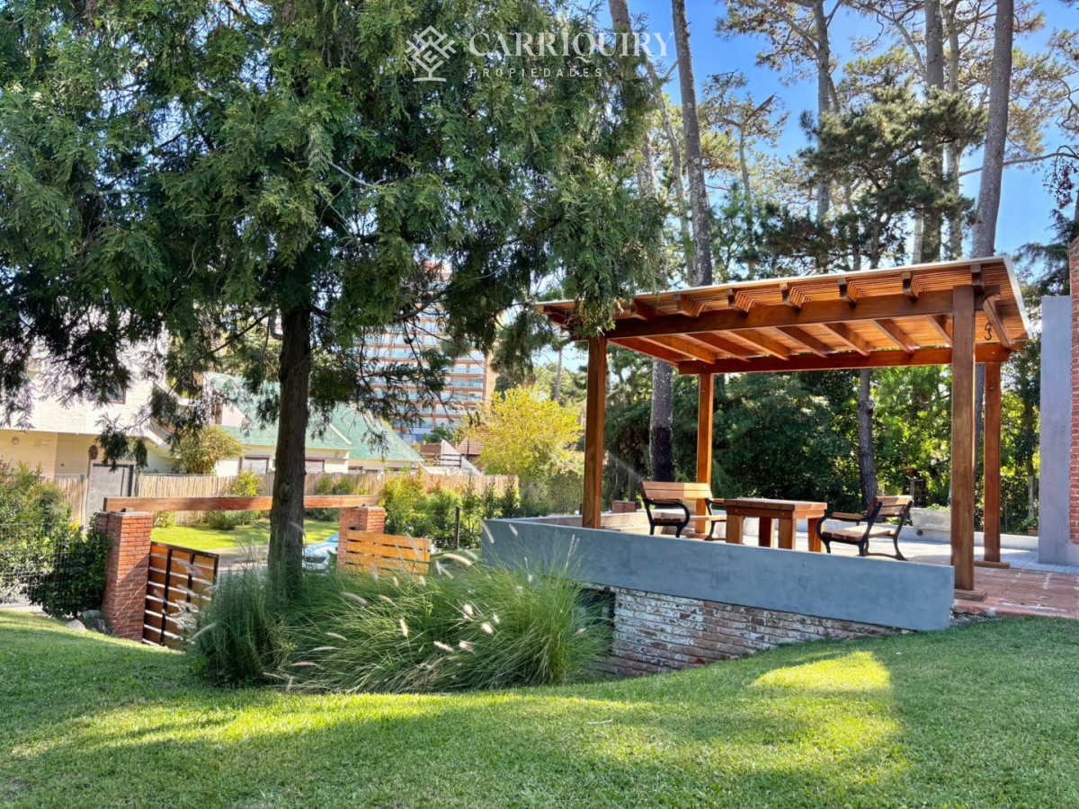 Casa ID.10053 - Espectacular casa en venta en playa mansa 