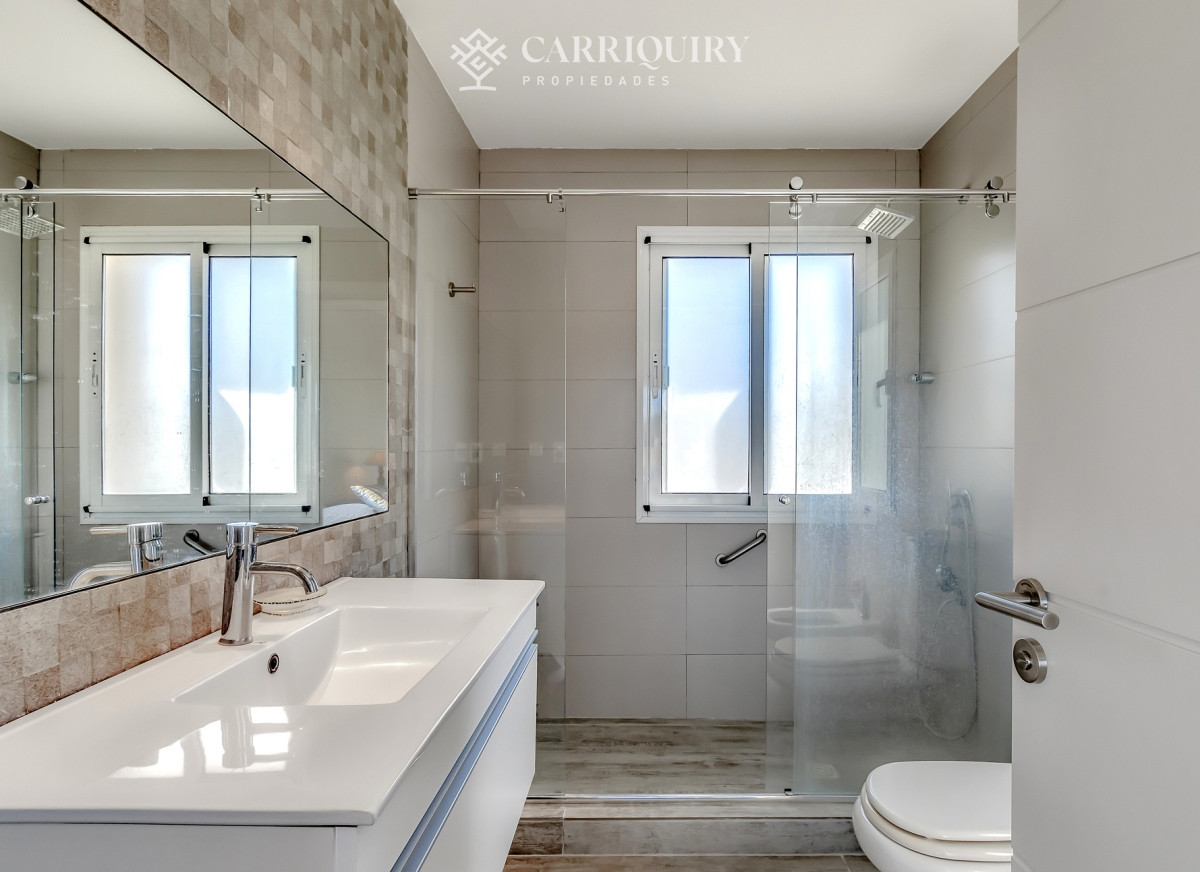 Casa ID.9591/Casa-en-venta-5-dormitorios - Casa en venta en Laguna de los Cisnes
