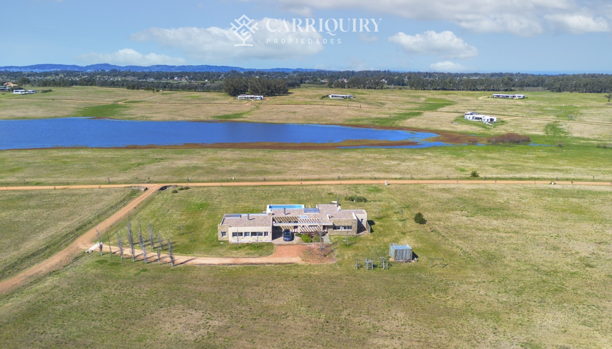 Casa ID.9591/Casa-en-venta-5-dormitorios - Casa en venta en Laguna de los Cisnes