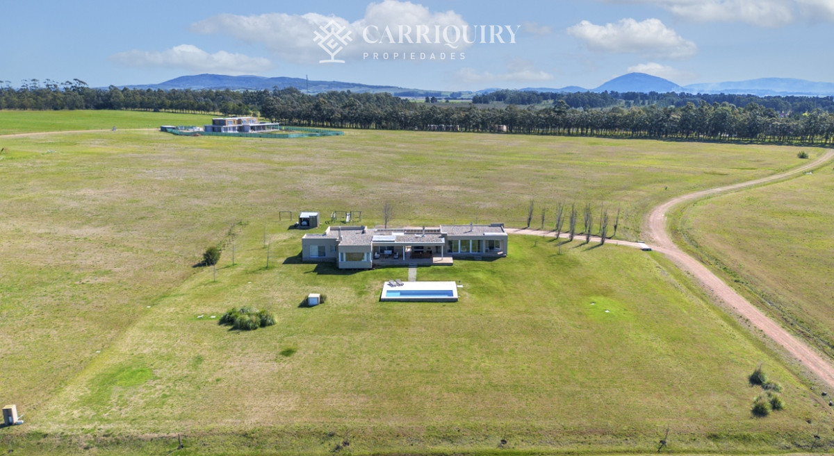 Casa ID.9591/Casa-en-venta-5-dormitorios - Casa en venta en Laguna de los Cisnes