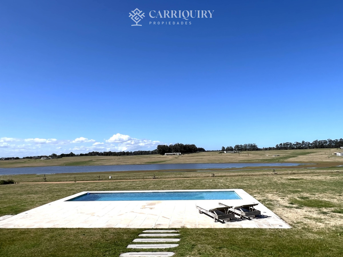 Casa ID.9591/Casa-en-venta-5-dormitorios - Casa en venta en Laguna de los Cisnes