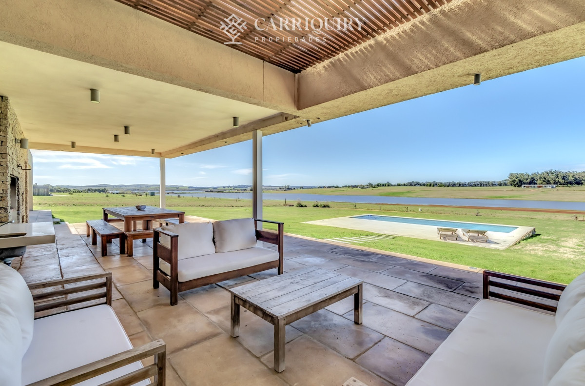 Casa ID.9591/Casa-en-venta-5-dormitorios - Casa en venta en Laguna de los Cisnes