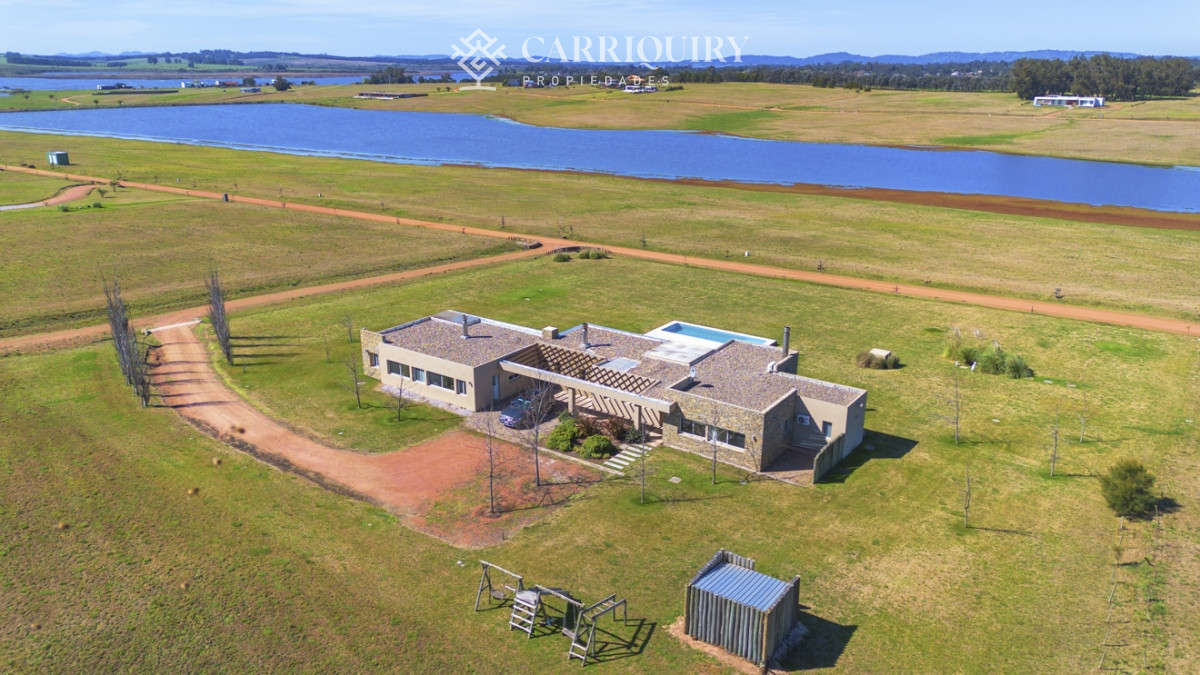 Casa ID.9591/Casa-en-venta-5-dormitorios - Casa en venta en Laguna de los Cisnes