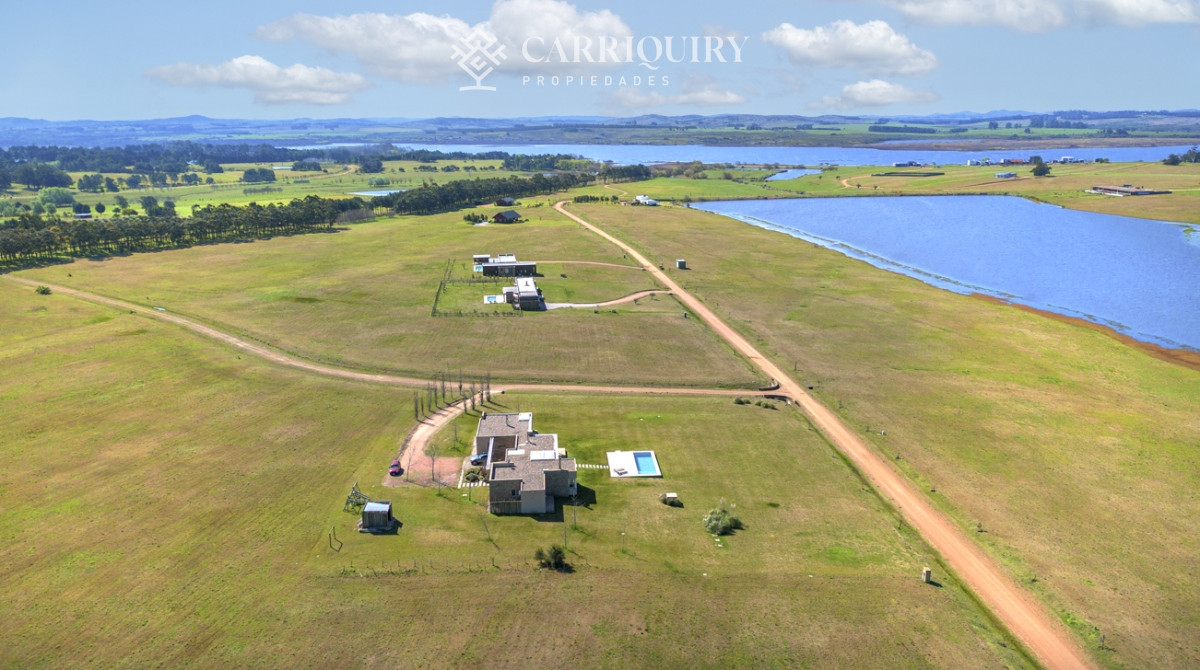 Casa ID.9591/Casa-en-venta-5-dormitorios - Casa en venta en Laguna de los Cisnes