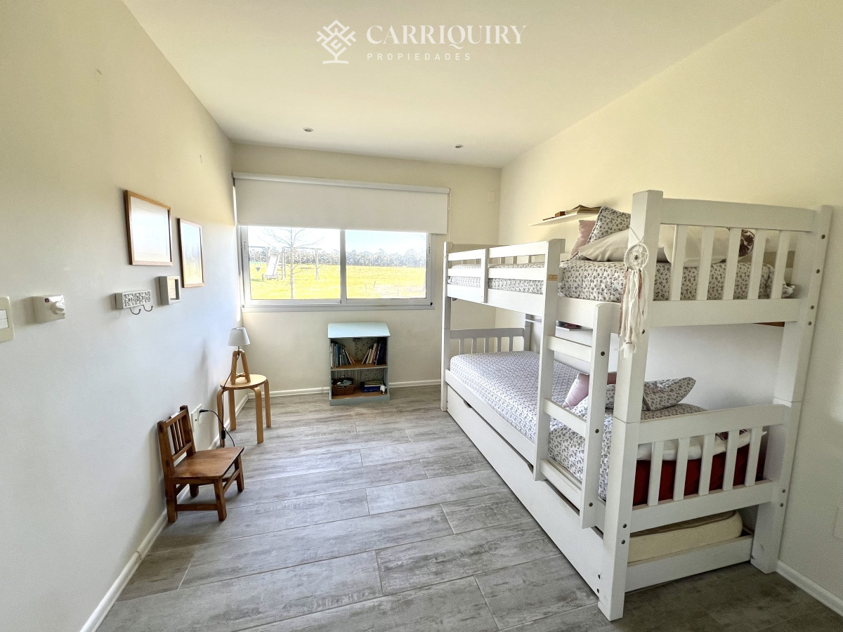 Casa ID.9591/Casa-en-venta-5-dormitorios - Casa en venta en Laguna de los Cisnes