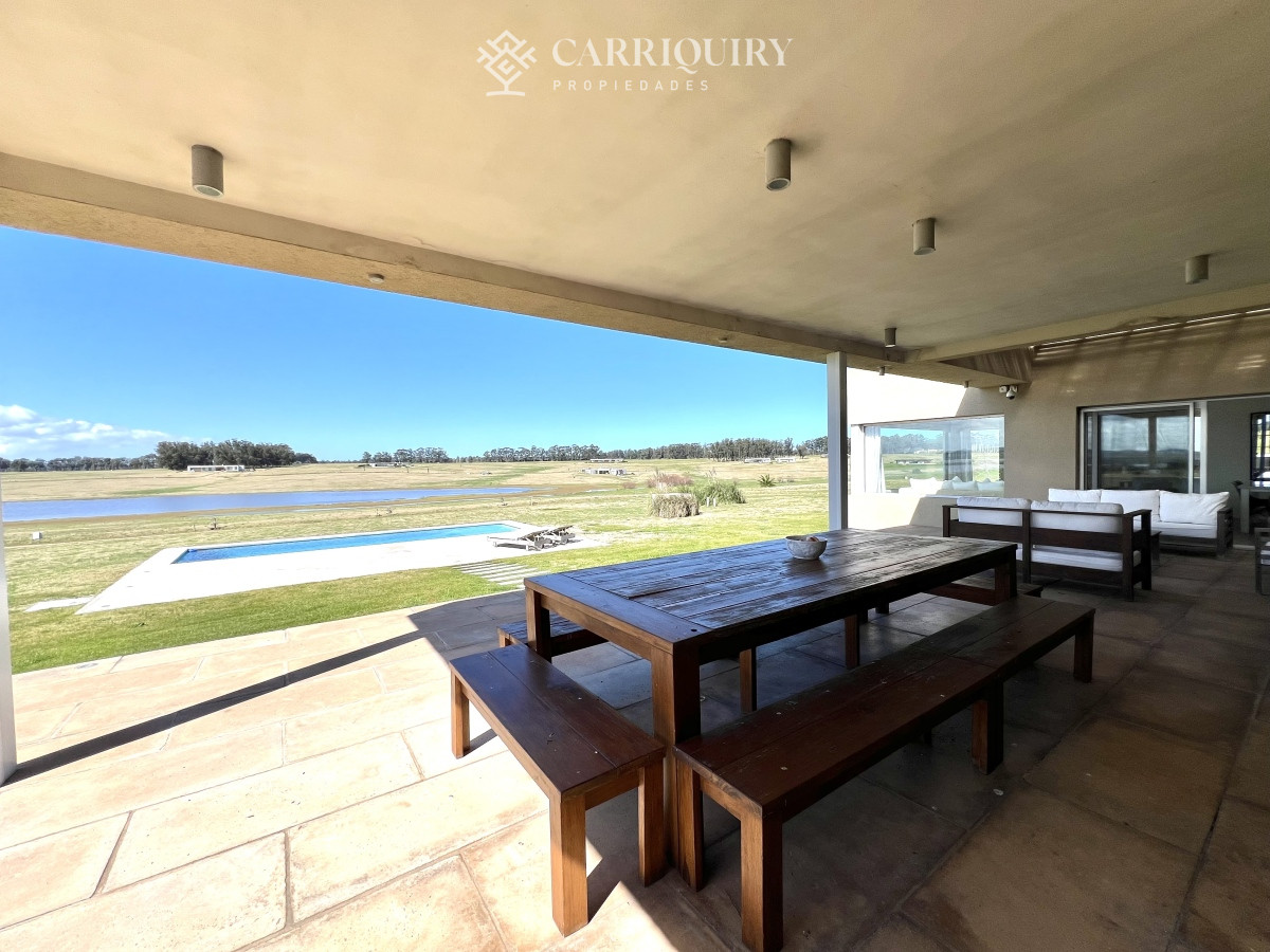 Casa ID.9591/Casa-en-venta-5-dormitorios - Casa en venta en Laguna de los Cisnes