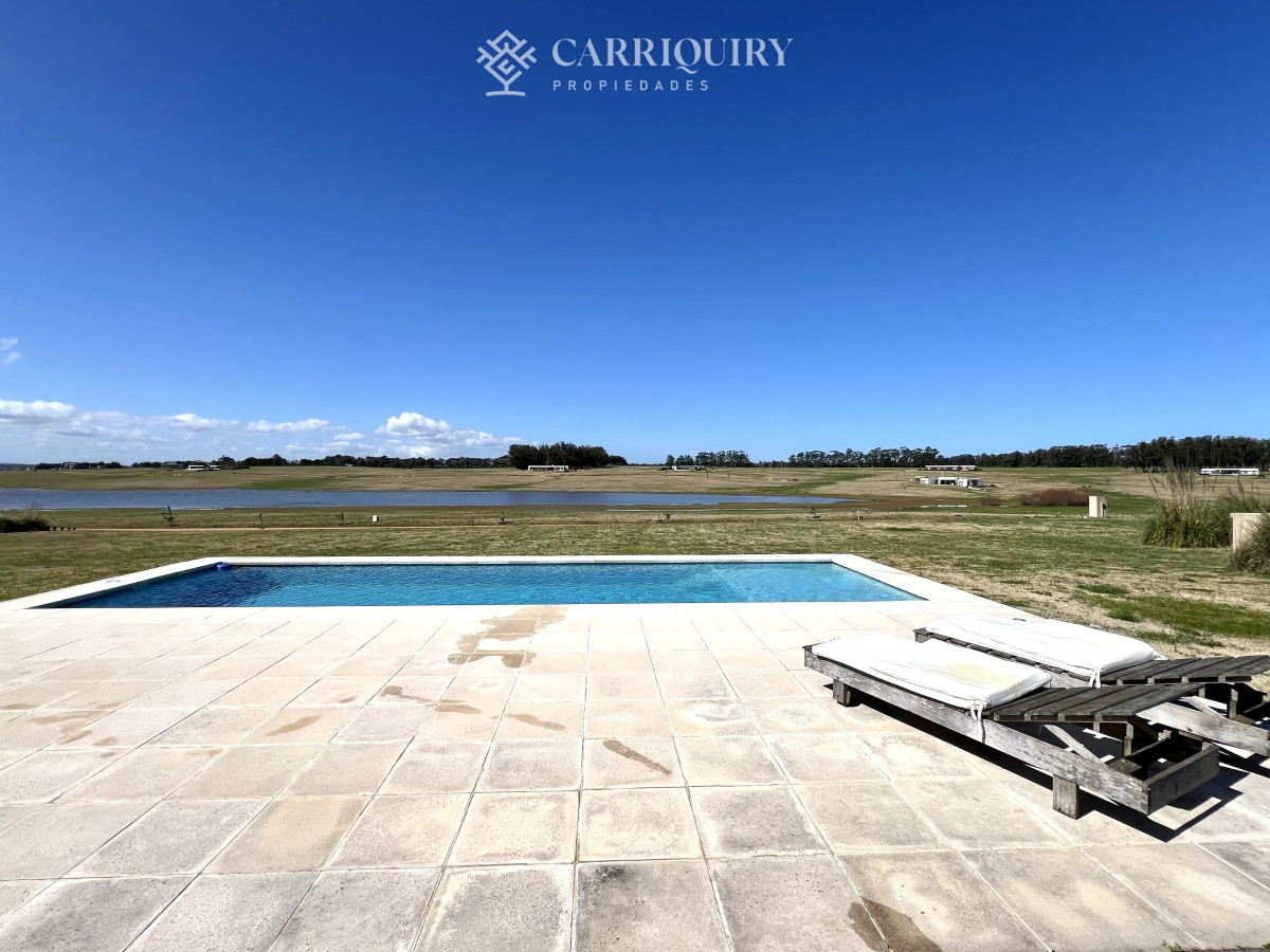 Casa ID.9591/Casa-en-venta-5-dormitorios - Casa en venta en Laguna de los Cisnes