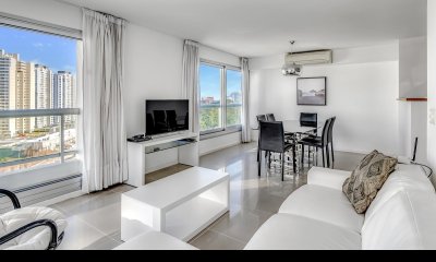 Apartamento de 2 Dormitorios en Playa Brava en Venta, Punta del Este