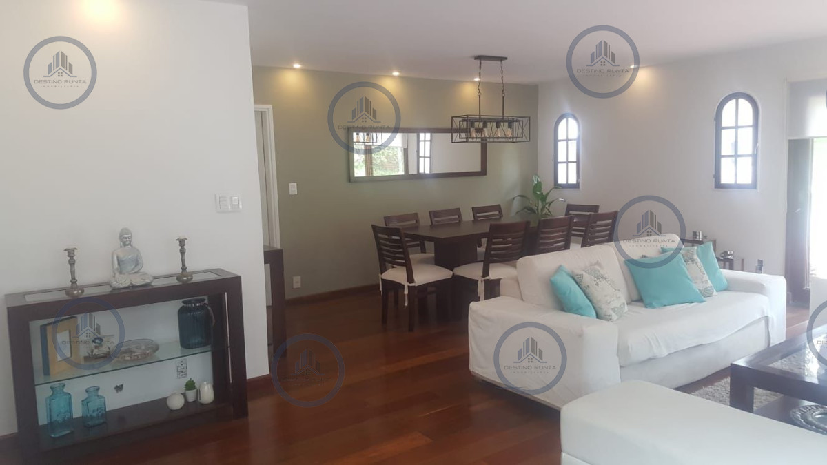Casa de 3 Dormitorios en Alquiler Anual en Playa Mansa, Punta del Este — fotografía 2