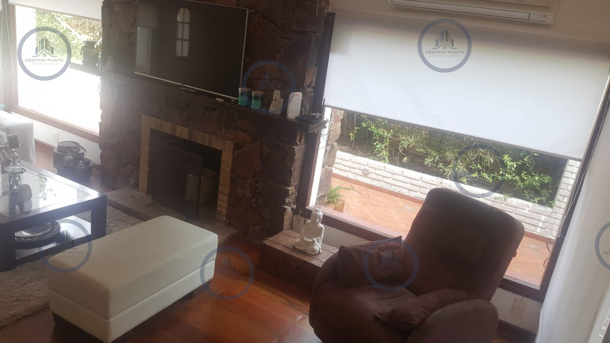 Casa de 3 Dormitorios en Alquiler Anual en Playa Mansa, Punta del Este — fotografía 4