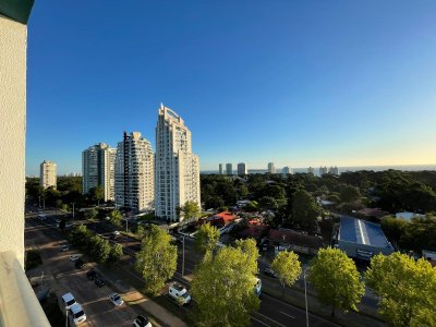 Apartamento De 3 Dormitorios En Alquiler Anual