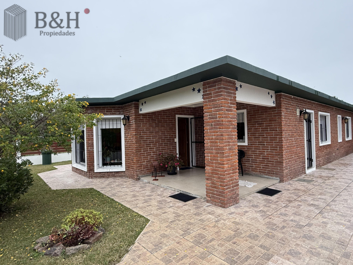 Casa ID.7794 - Casa de 3 dormitorios a la venta en Pinares - Playa Mansa