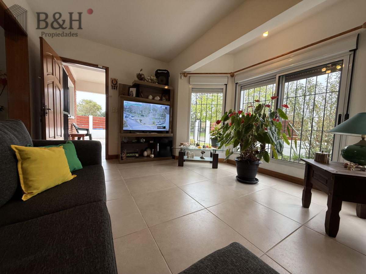 Casa ID.7794 - Casa de 3 dormitorios a la venta en Pinares - Playa Mansa