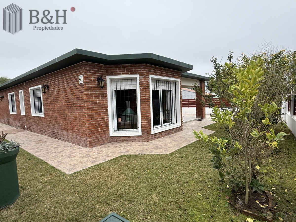 Casa ID.7794 - Casa de 3 dormitorios a la venta en Pinares - Playa Mansa